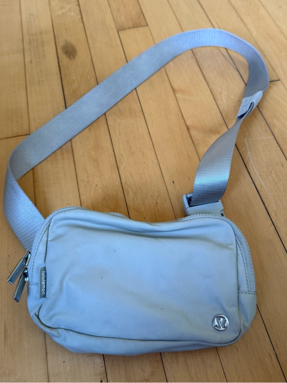 Lululemon Everywhere Belt Bag 2L Color Raw Linen